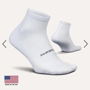 Feetures high performance ultra light quarter socks white M